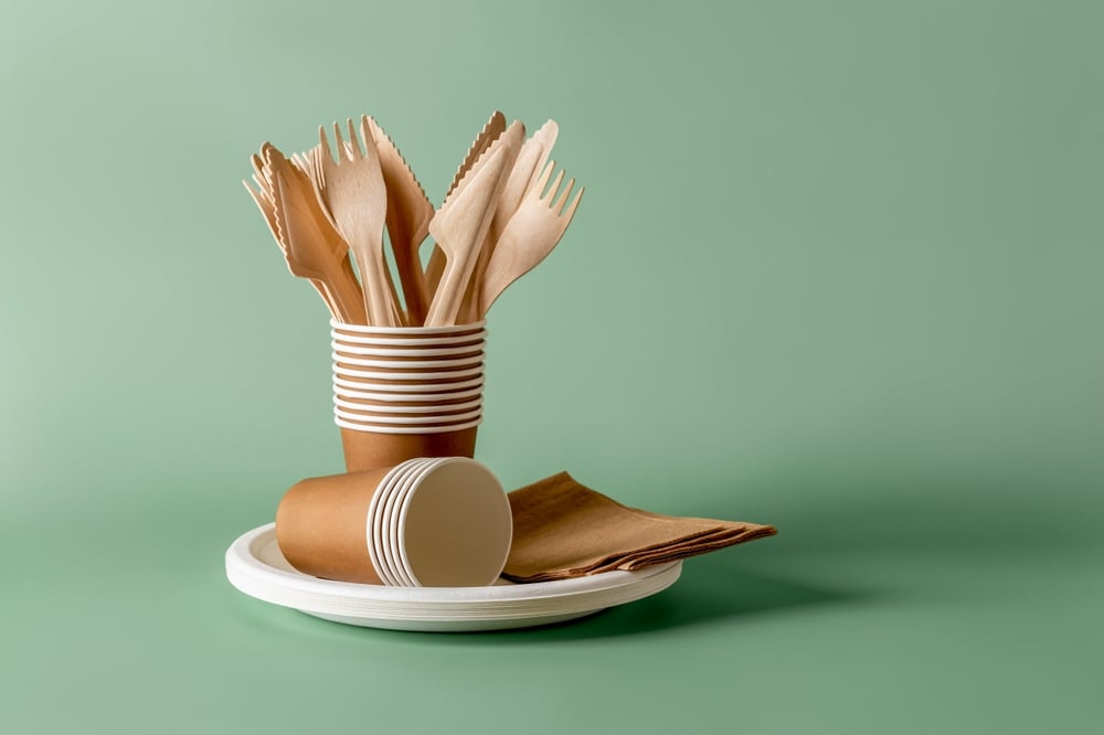 Stack,Of,Eco-friendly,Disposable,Tableware.,Wooden,Forks,And,Knives,,Paper